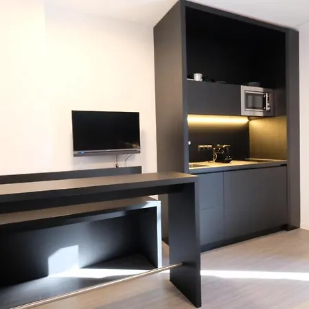 Blackhome I Contactless Check-in Apartahotel 3*